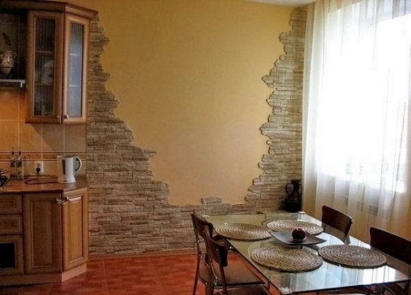 Декоративная отделка стен кухни-камнем