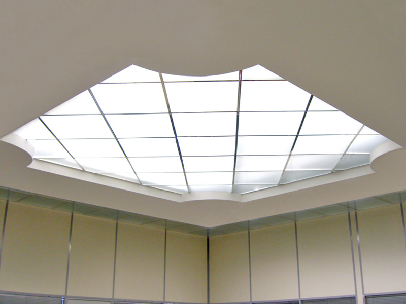 Подвесной стеклянный потолок с подсветкой